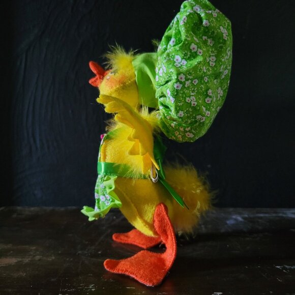 Annalee 2009 Yellow Baker Duck Plush With Green Chefs Hat and Easter Eggs - Picture 2 of 7